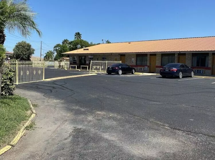 مُتل Executive Inn And Suites