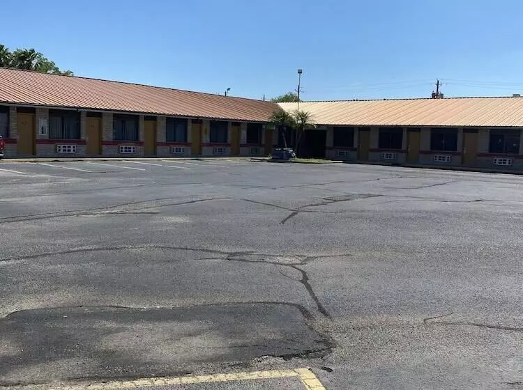 مُتل Executive Inn And Suites