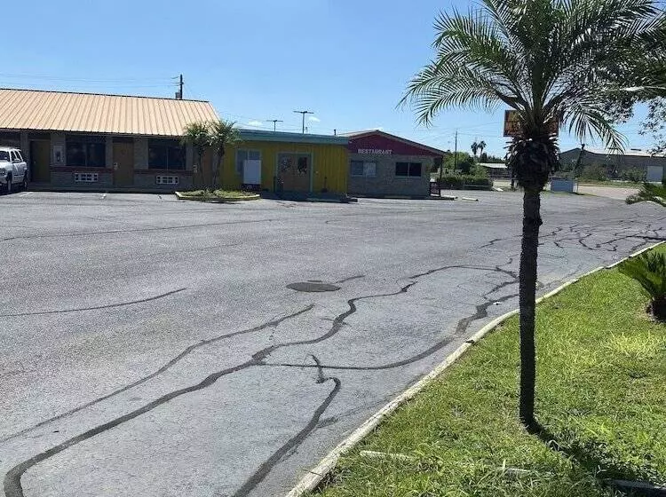 مُتل Executive Inn And Suites