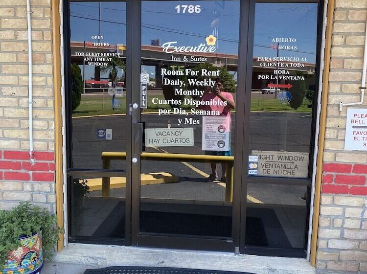 Motel Executive Inn And Suites