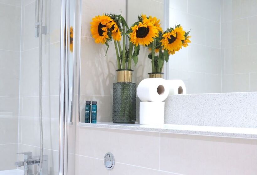 Tudors Esuite Grand Central Apart