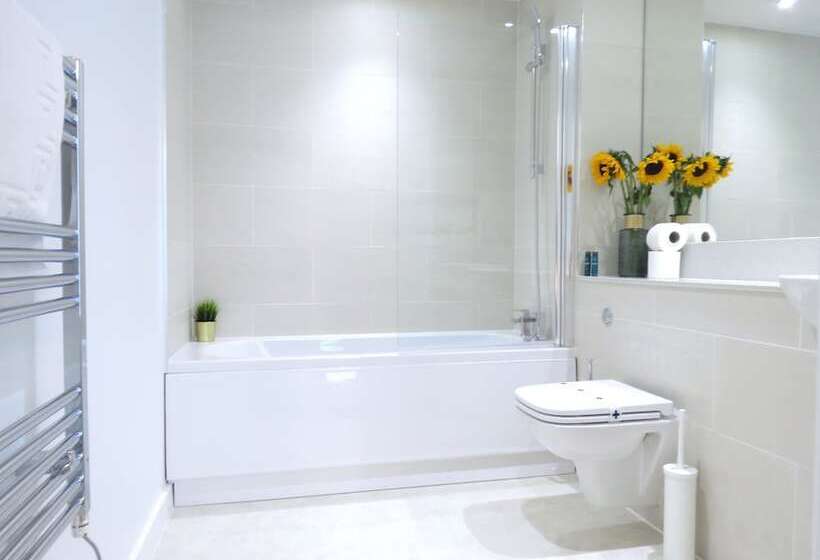 Tudors Esuite Grand Central Apart