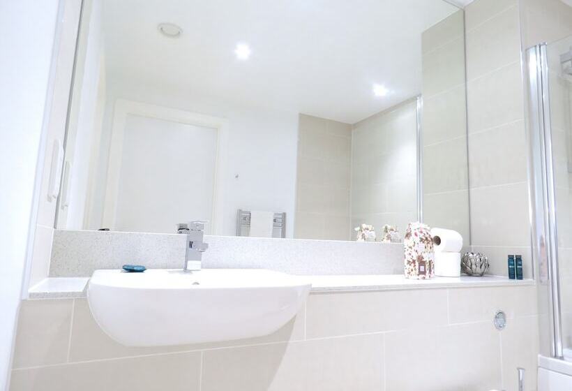 Tudors Esuite Grand Central Apart