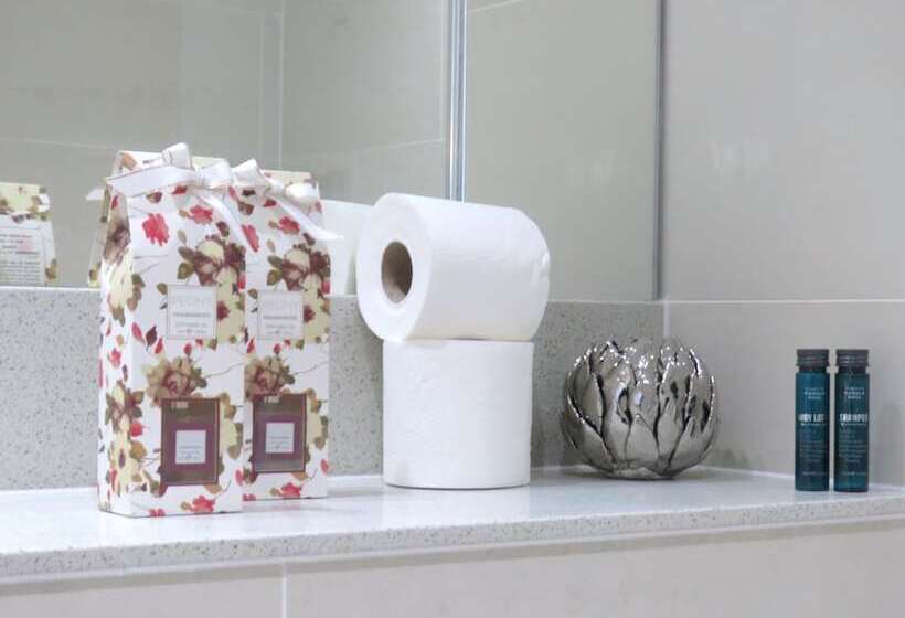 Tudors Esuite Grand Central Apart