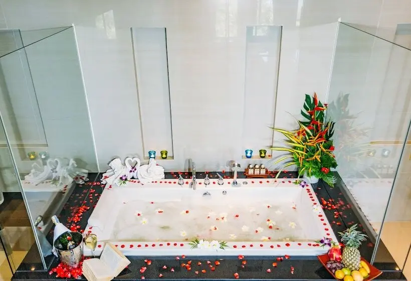 Ayara Kamala Resort & Spa