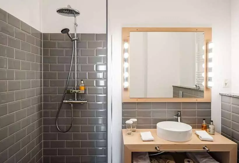 هتل Casa Luxemburg  Newly Renovated