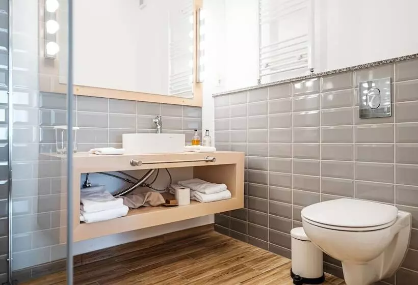 هتل Casa Luxemburg  Newly Renovated