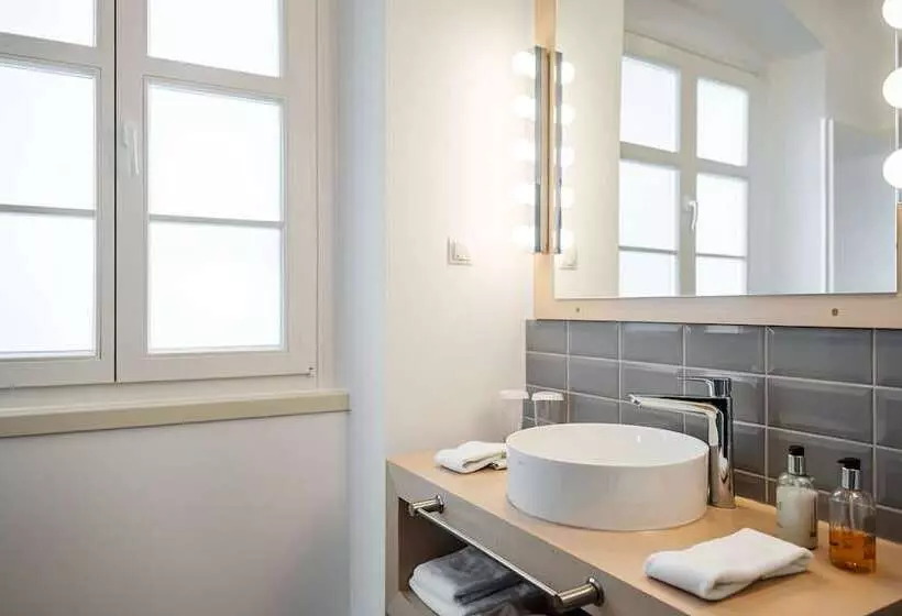 هتل Casa Luxemburg  Newly Renovated