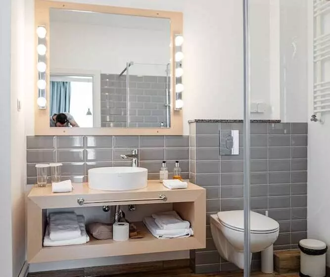 هتل Casa Luxemburg  Newly Renovated