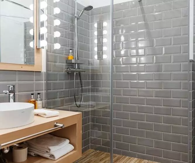 هتل Casa Luxemburg  Newly Renovated