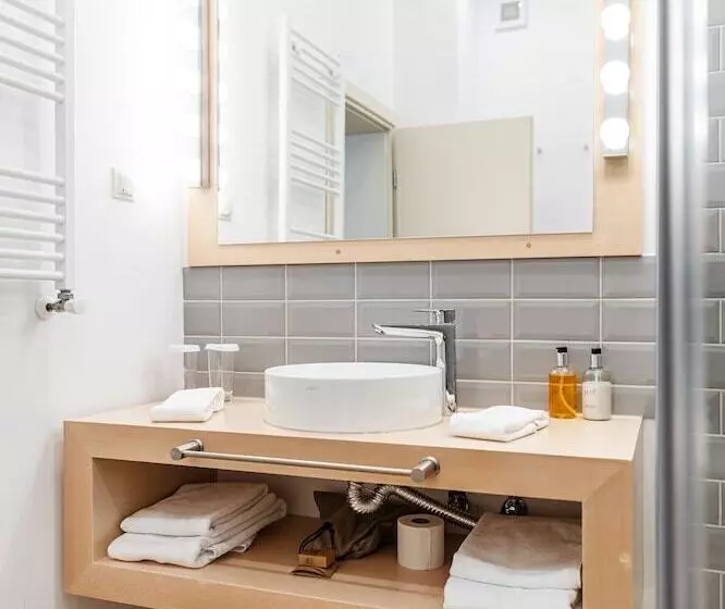 هتل Casa Luxemburg  Newly Renovated