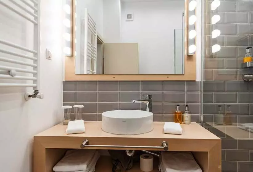 هتل Casa Luxemburg  Newly Renovated