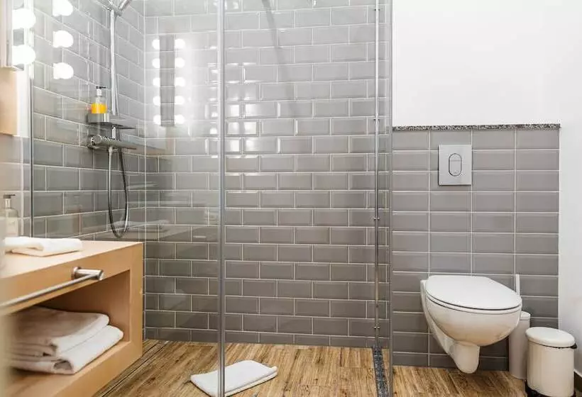 هتل Casa Luxemburg  Newly Renovated