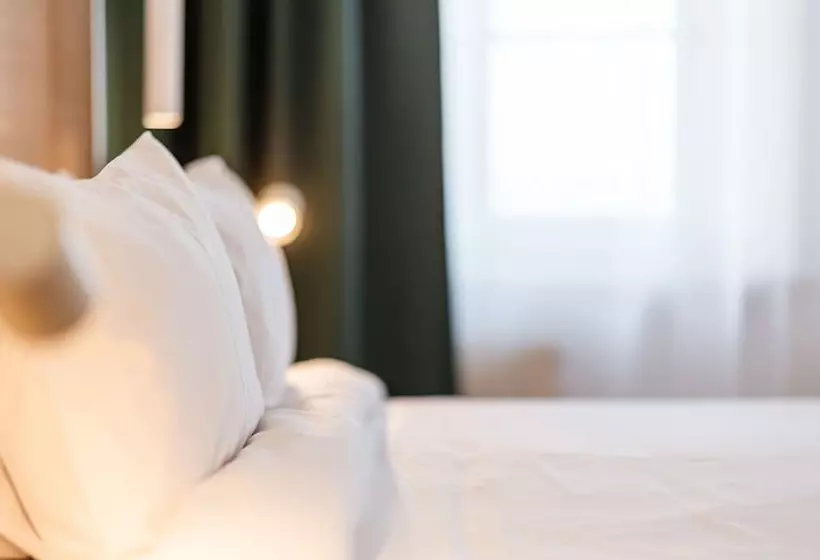 هتل Casa Luxemburg  Newly Renovated