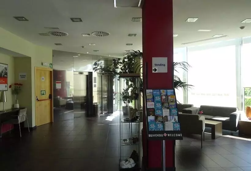 Отель Holiday Inn Express Sant Cugat, An Ihg