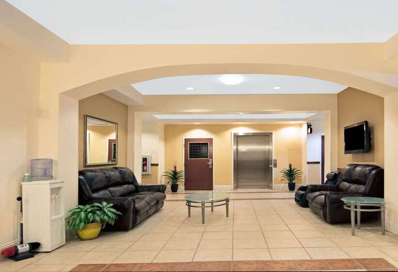 فندق Super 8 By Wyndham Austin/airport South