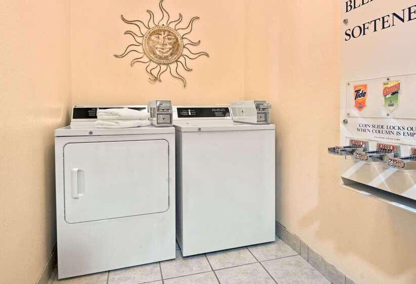 فندق Super 8 By Wyndham Austin/airport South