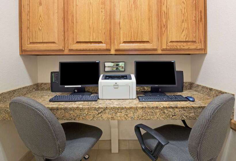 فندق Super 8 By Wyndham Austin/airport South