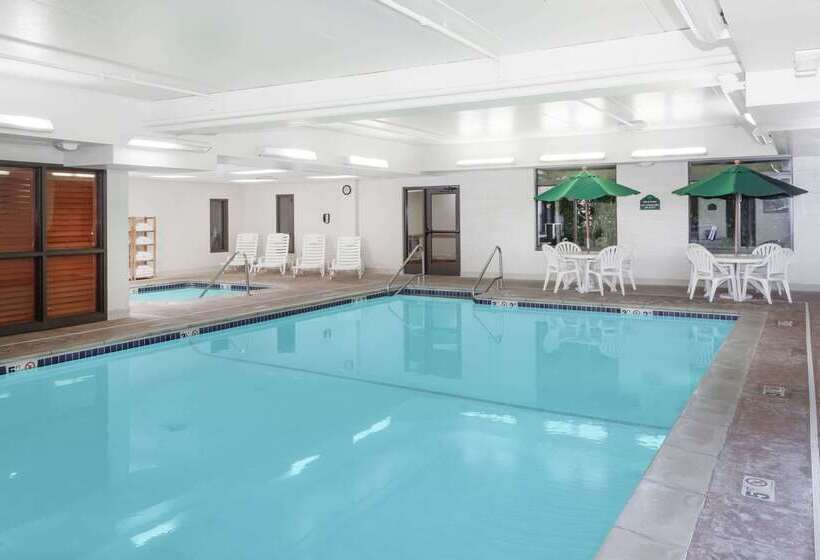 Отель Wingate By Wyndham