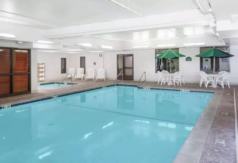 Отель Wingate By Wyndham