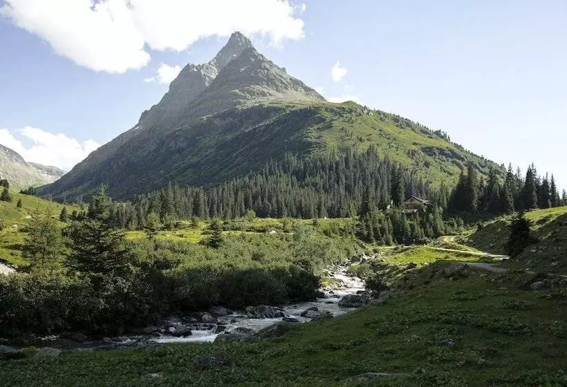 Quality Hosts Arlberg Hotel Zur Pfeffermühle