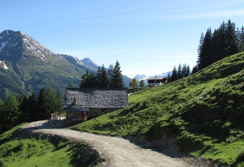 Quality Hosts Arlberg Hotel Zur Pfeffermühle