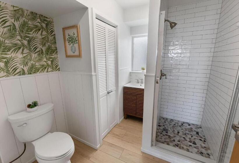 فندق على الطريق Waikiki Oceanfront Inn