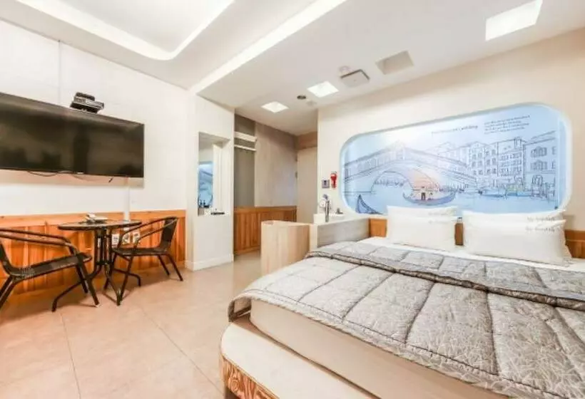 Motelli Changwon Sangnamdong Tong