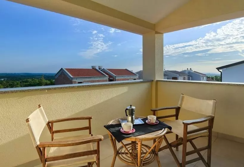 Beautiful And Modern Villa With Private Pool In Village Kastelir In Istria