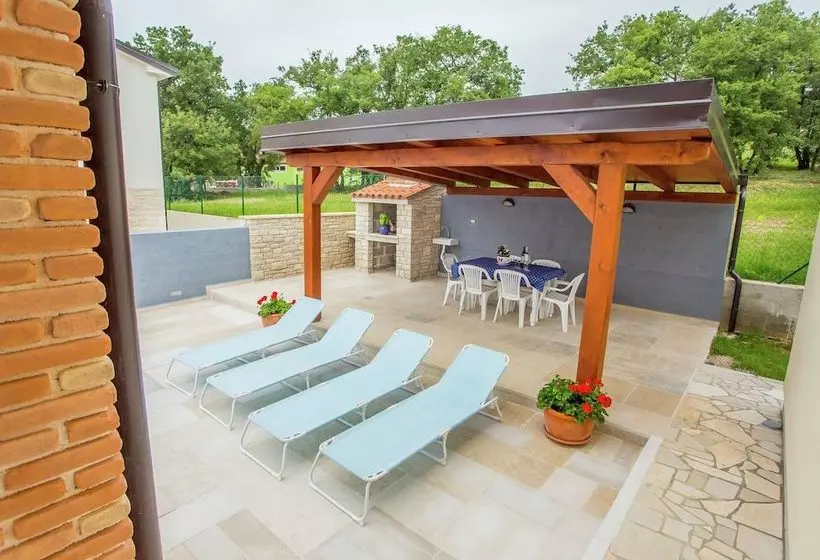 Beautiful And Modern Villa With Private Pool In Village Kastelir In Istria