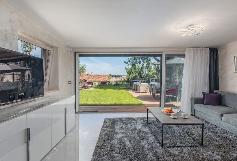 Beautiful Deluxe Villa With Sea View, Located In The Center Of  Rovinj