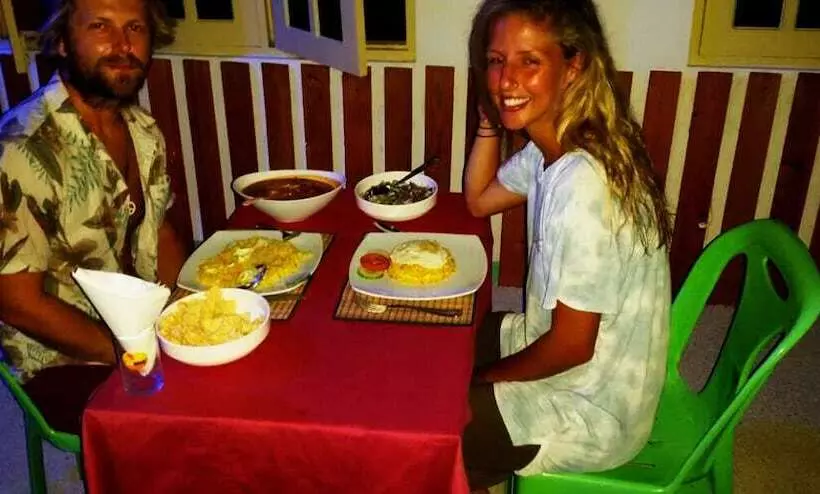 پانسیون Adroit Beach Inn
