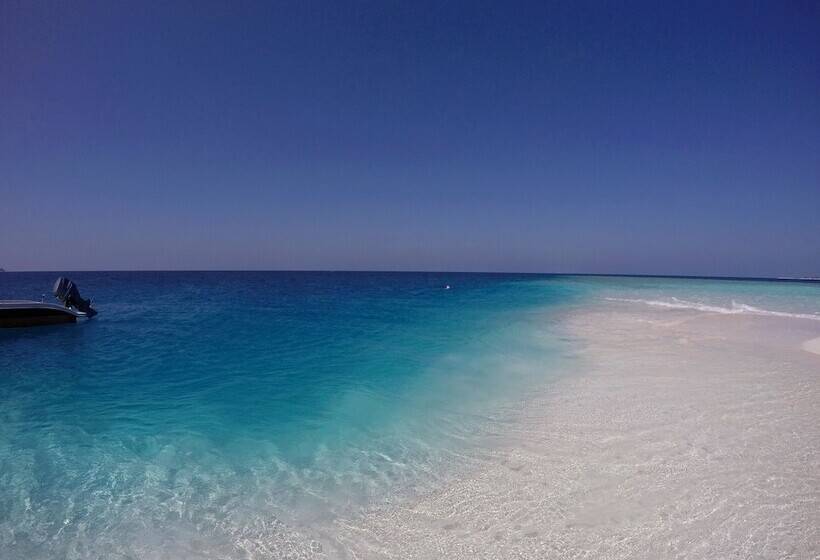 پانسیون Adroit Beach Inn