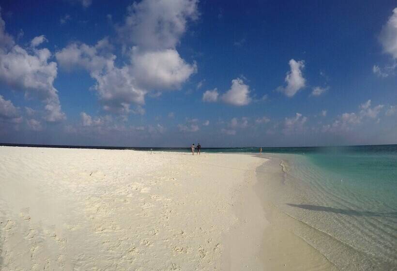 پانسیون Adroit Beach Inn