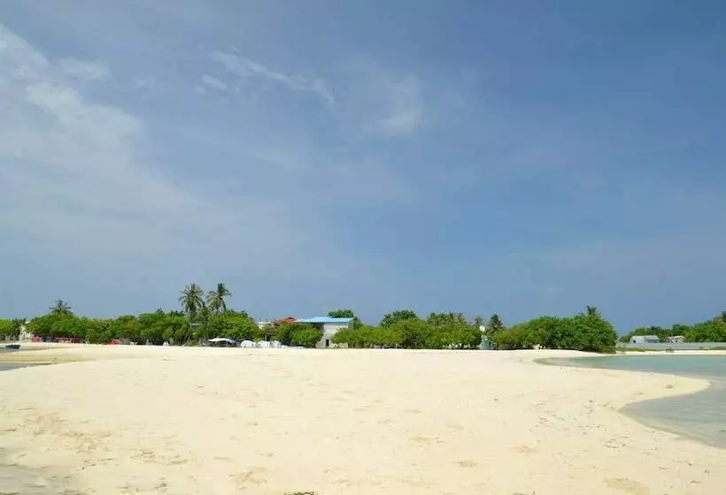 پانسیون Adroit Beach Inn