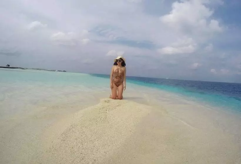 پانسیون Adroit Beach Inn