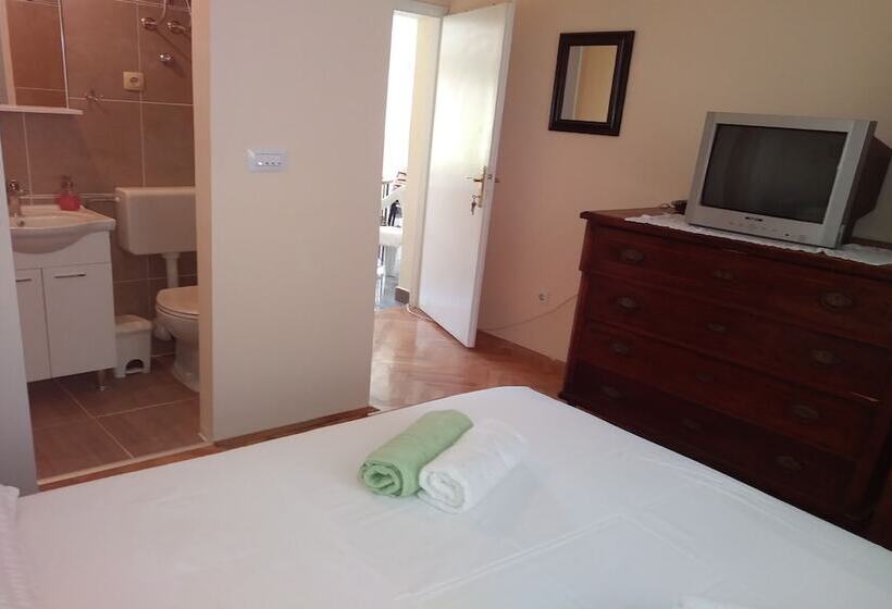 ペンション Rooms Brezak Lastovo