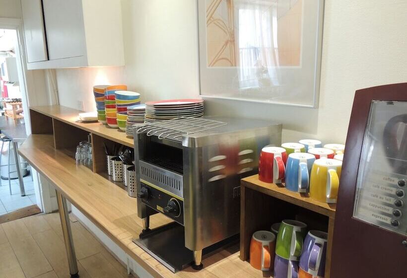 Dolphin Inn   The Lodge