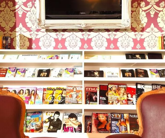 هتل Be Hollywood!