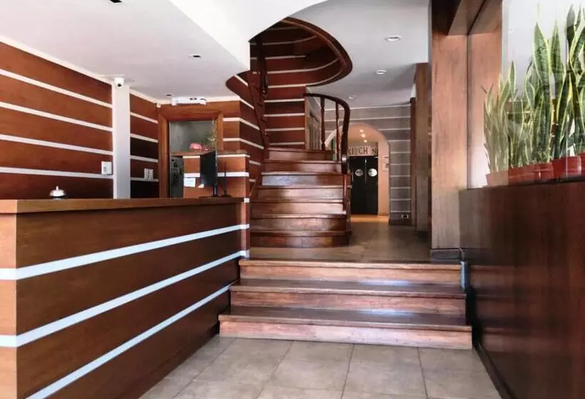 ホテル Don Carlos