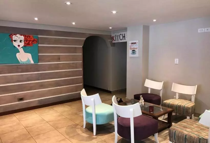 ホテル Don Carlos