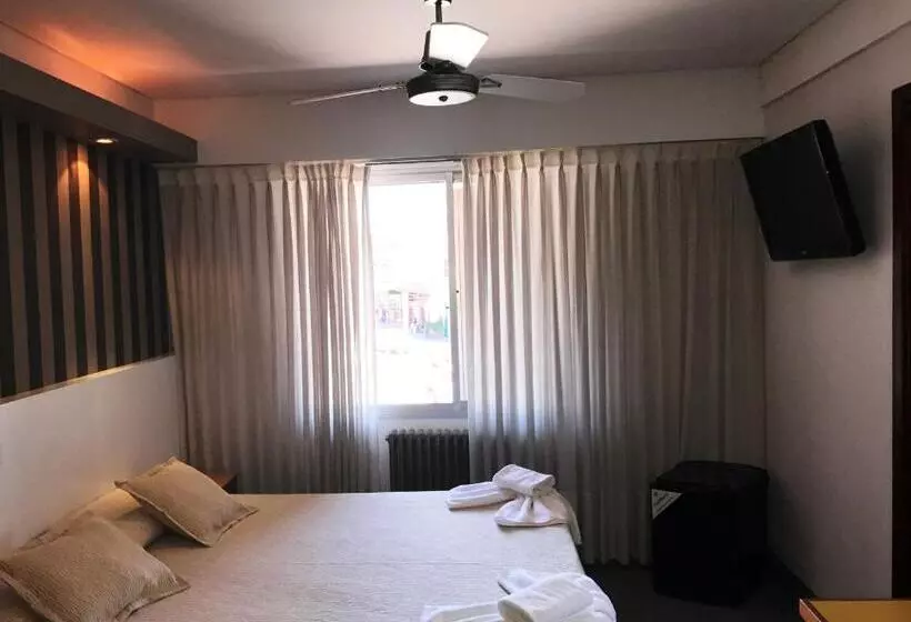 ホテル Don Carlos