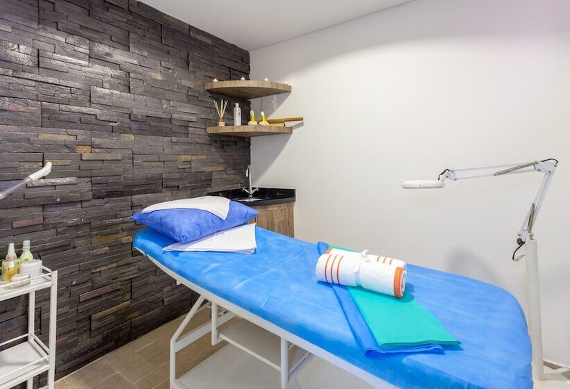 בית מלון כפרי Embassy Park