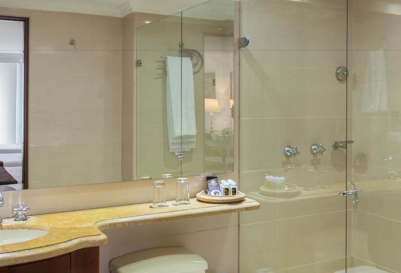 בית מלון כפרי Embassy Park