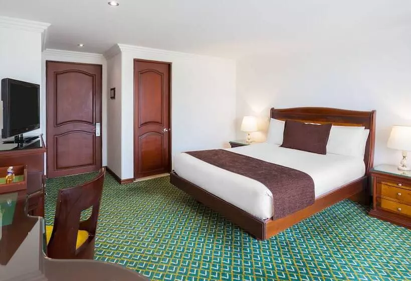 Отель Embassy Park