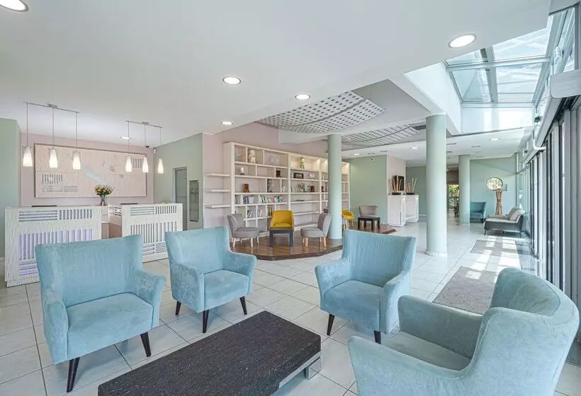 هتل Hilton Noumea La Promenade Residences