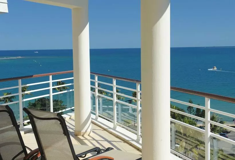 هتل Hilton Noumea La Promenade Residences