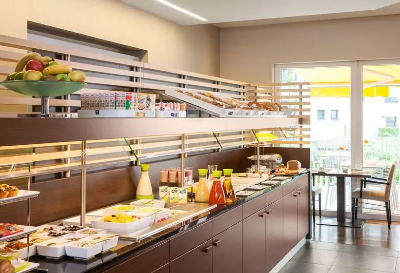 هتل NH Berlin Potsdamer Platz