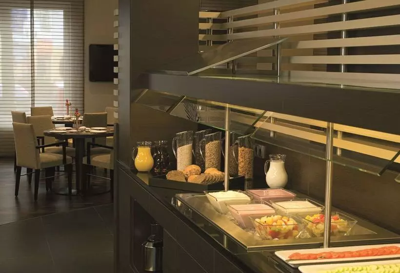 هتل NH Berlin Potsdamer Platz