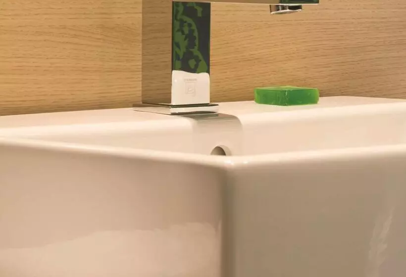 هتل NH Berlin Potsdamer Platz